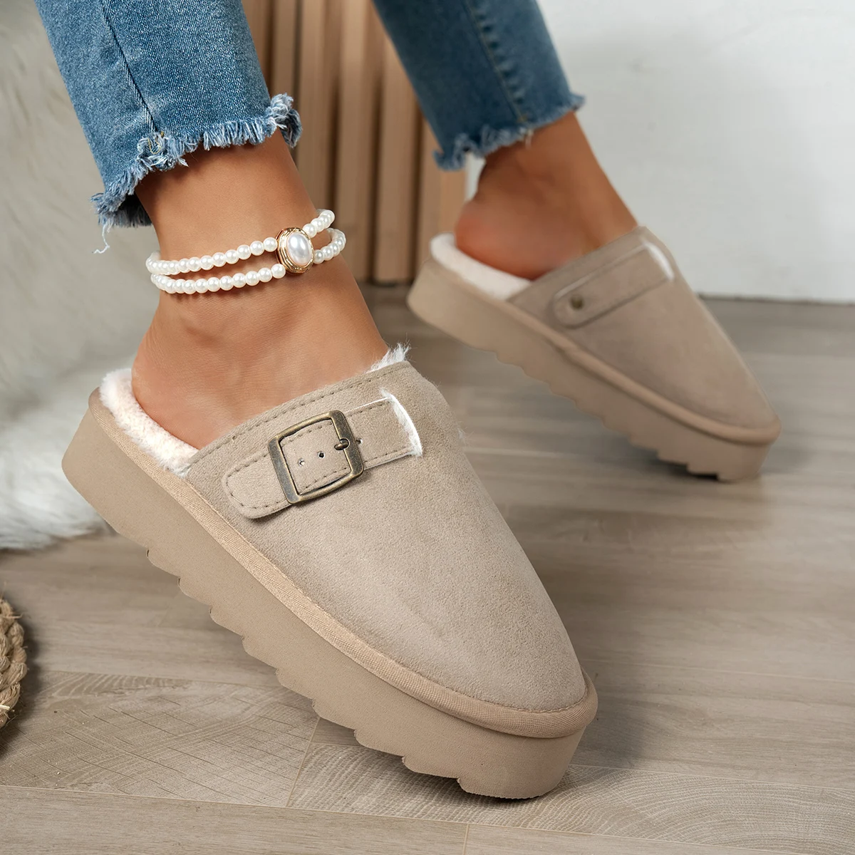 Women's Winter Plush Lined Slippers, Warm, Noise-Reducing Family Slippers, Easy to Wear and Comfortable Indoor Footwear