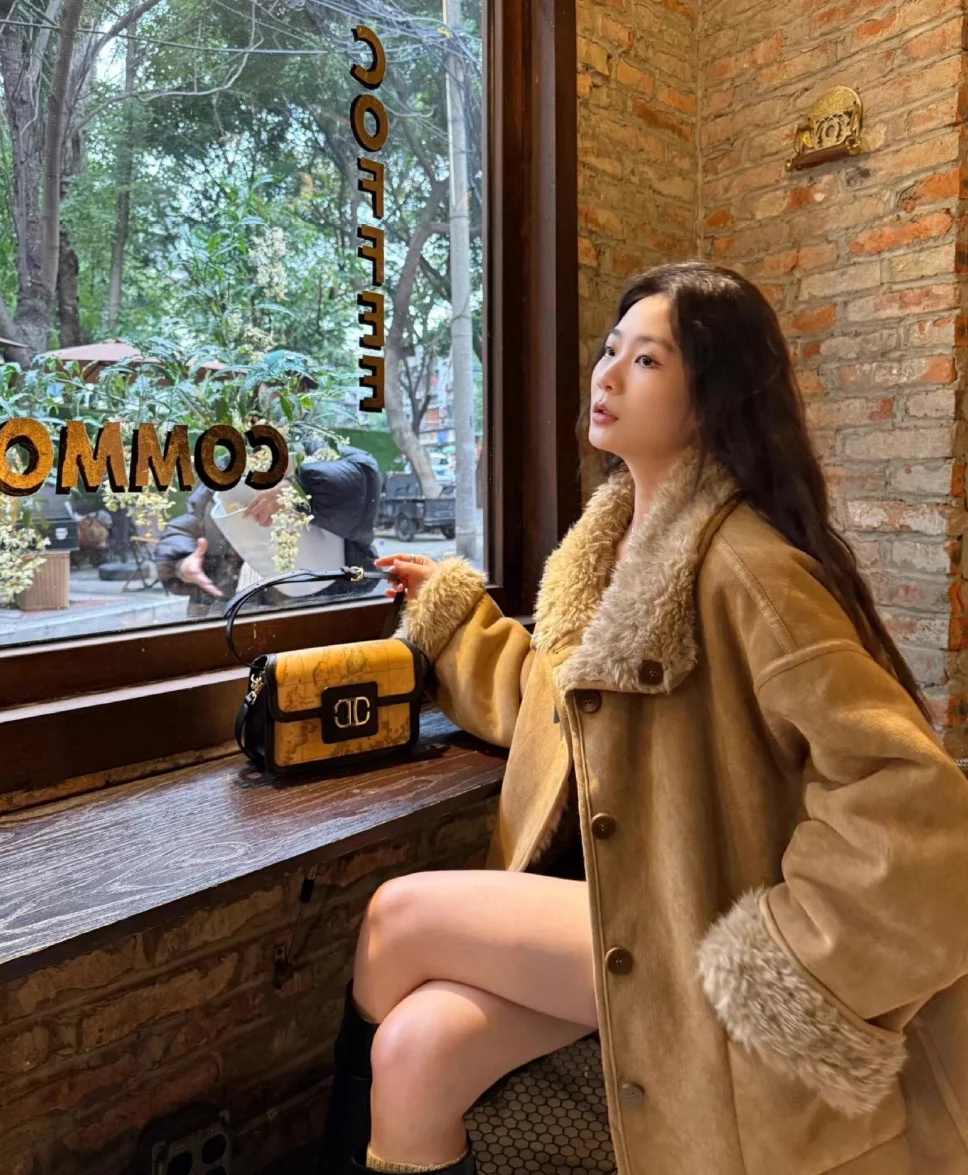 

Экологичная двухсторонняя меховая цельная мотоциклетная куртка из овечьей кожи, свободная и толстая замшевая шуба для женщин осенью и зимой