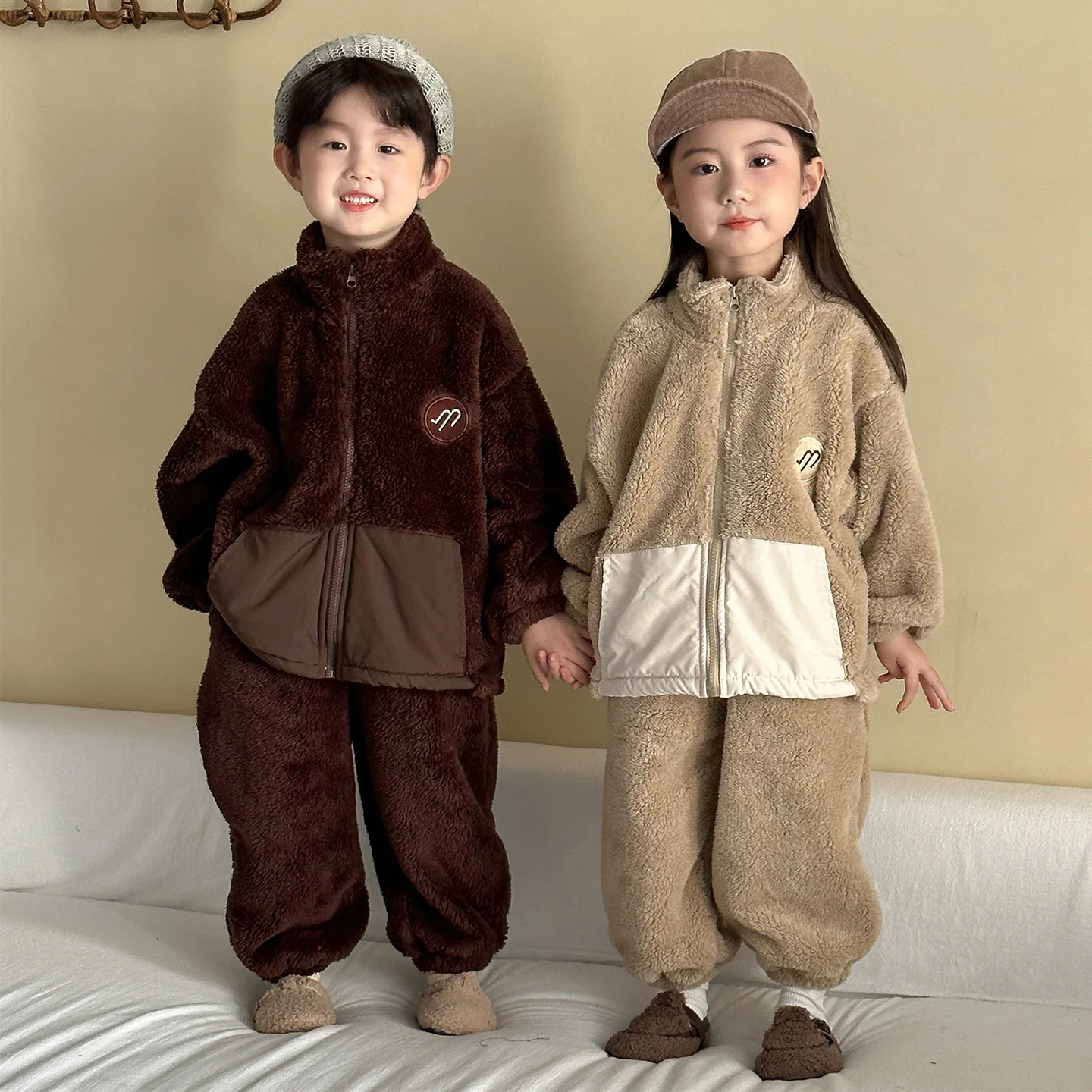

Детские комплекты для маленьких мальчиков, бархатные толстые теплые комплекты на молнии для подростков от 1 до 8 лет, пальто для девочек + однотонные плюшевые штаны со средней талией для маленьких девочек