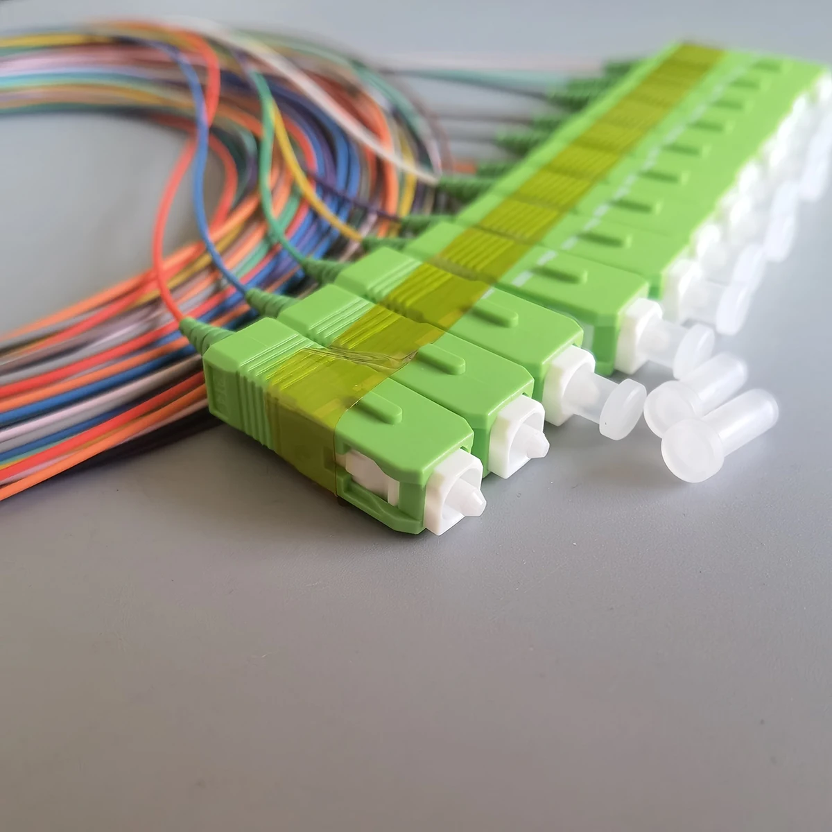 SC/APC الألياف البصرية ضفيرة 2 متر 0.9 مللي متر وضع واحد الألياف موصل ضفيرة 12 ألوان داخلي FTTH موصل سريع كابل