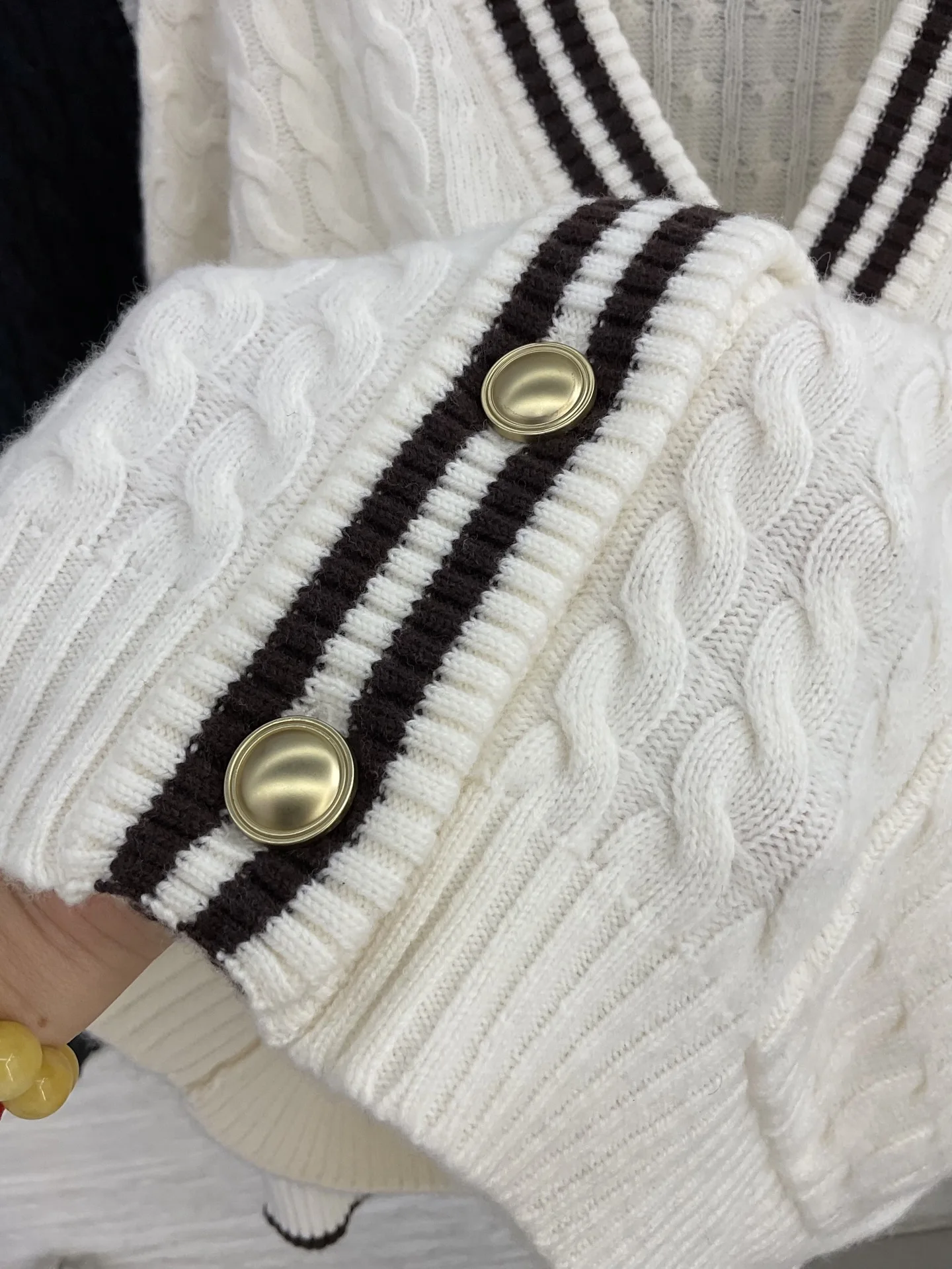 

2025 новый высококачественный модный повседневный вязаный шерстяной кардиган для женщин