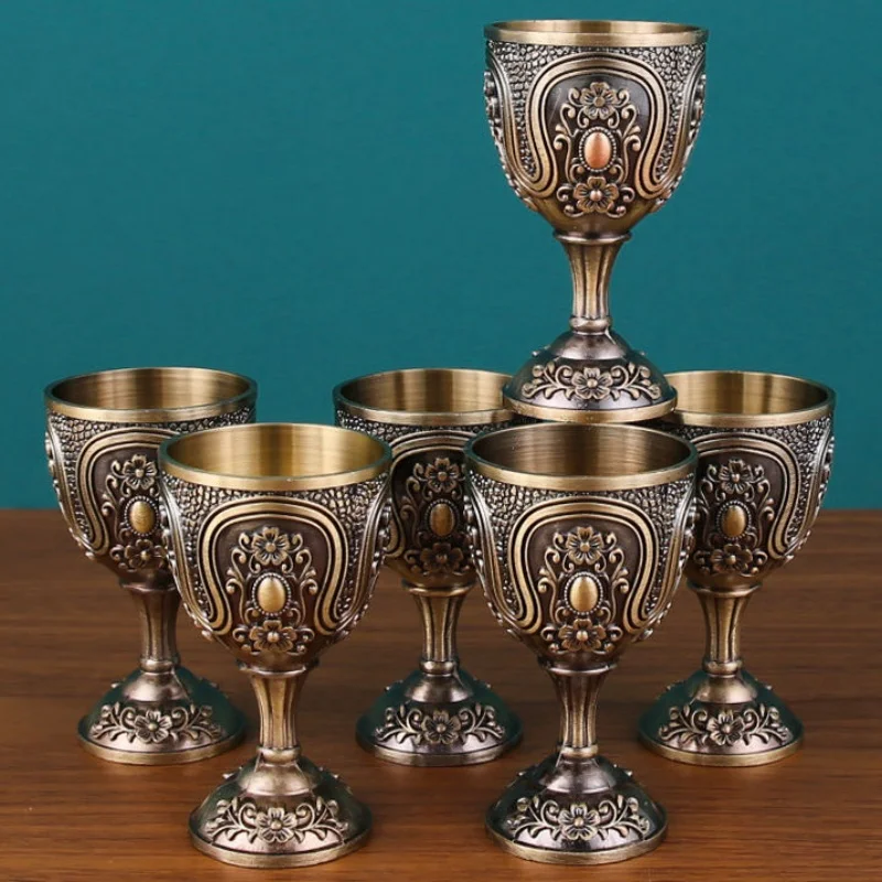 كأس أوروبي، كأس محمول عتيق من خليط معدني، كوب فودكا صغير منحوت، ديكور غرفة المعيشة على سطح الطاولة الإبداعي، قطعة واحدة #2