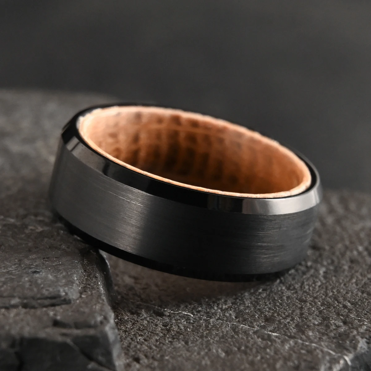 Black Men's Tungsten Carbide Wedding Bands Whiskey Barrel Wood Ring Daily Simple Fashion Engagement Promise Rings Boy's Gift