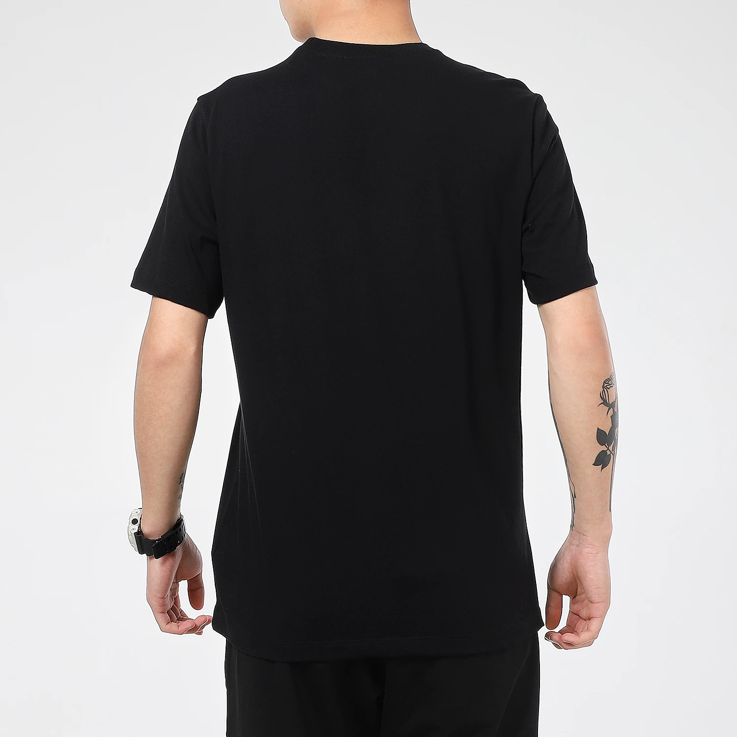 تي شيرت Nike (Nike) Nsw Club للرجال للجري والتدريب واللياقة البدنية ورقبة دائرية من القطن بأكمام قصيرة Ar4999-013 #4