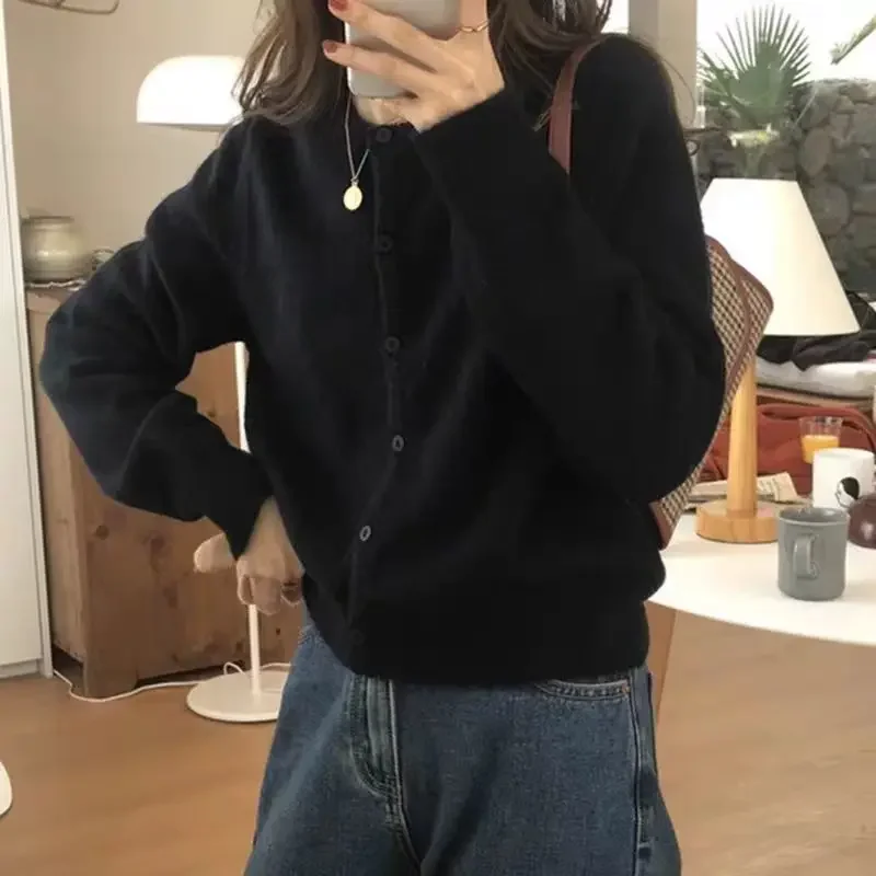 เสื้อคาร์ดิแกนถักนิตติ้งสำหรับผู้หญิงเสื้อสเวตเตอร์บางคอกลมแขนยาวกระดุมแถวเดียวสไตล์เกาหลีสีทึบชิค