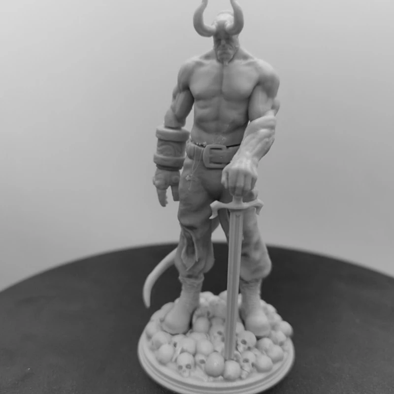 1/24 Schaal Resin Model Kit Hellboy Ongemonteerde Diorama en Ongeverfd Diy Miniaturen Speelgoed Figuur