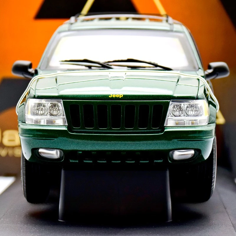 Autoart 1:18 Grand Cherokee SUV Alloy Fully Open Simulation Limited Edition Alloy Metal Static Car Model Toy Gift