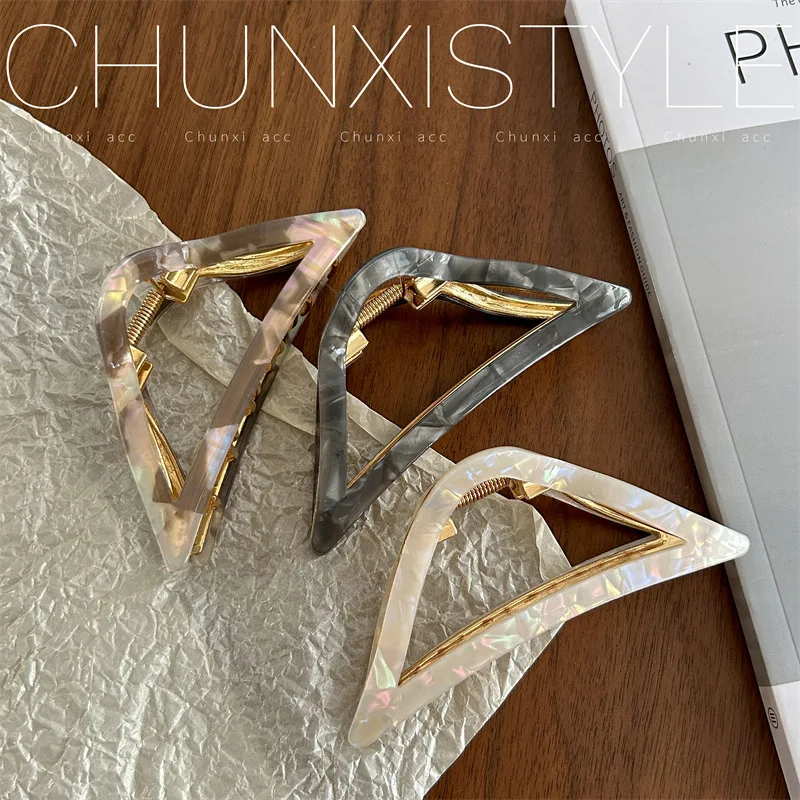 مشبك شعر مثلث للشعر السميك خلات القرش كليب 2025 الرائجة إكسسوارات الشعر قبضة قوية الظهر رئيس أوبدو التصميم #3