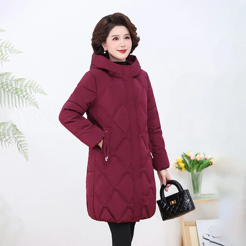 

Зимняя утепленная хлопковая куртка для женщин: новая модель с капюшоном, средней длины, модная, приталенная, теплая, для женщин среднего возраста, верхняя одежда