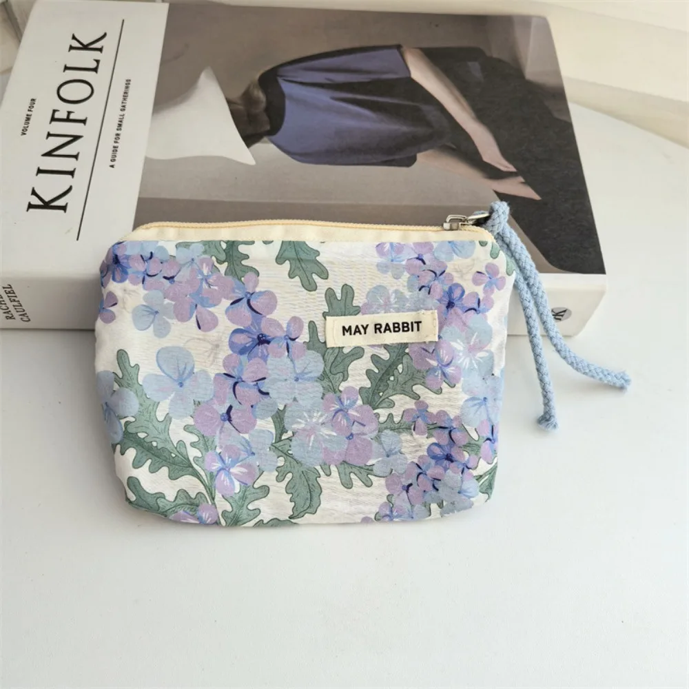 Nuevo Bolsa de cosméticos cuadrada de dibujos animados, bolsa de almacenamiento de flores pequeñas, servilletas sanitarias con cremallera, bolsas de maquillaje para mujer