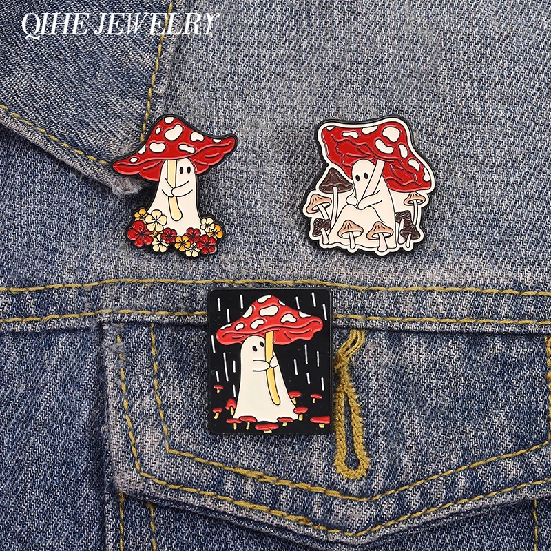 Wandernder Geist mit Pilzregenschirm Emaille-Pins Halloween Niedliche Gruselige Metallbroschen Taschen-Anstecknadeln Schmuck Geschenk für Freunde