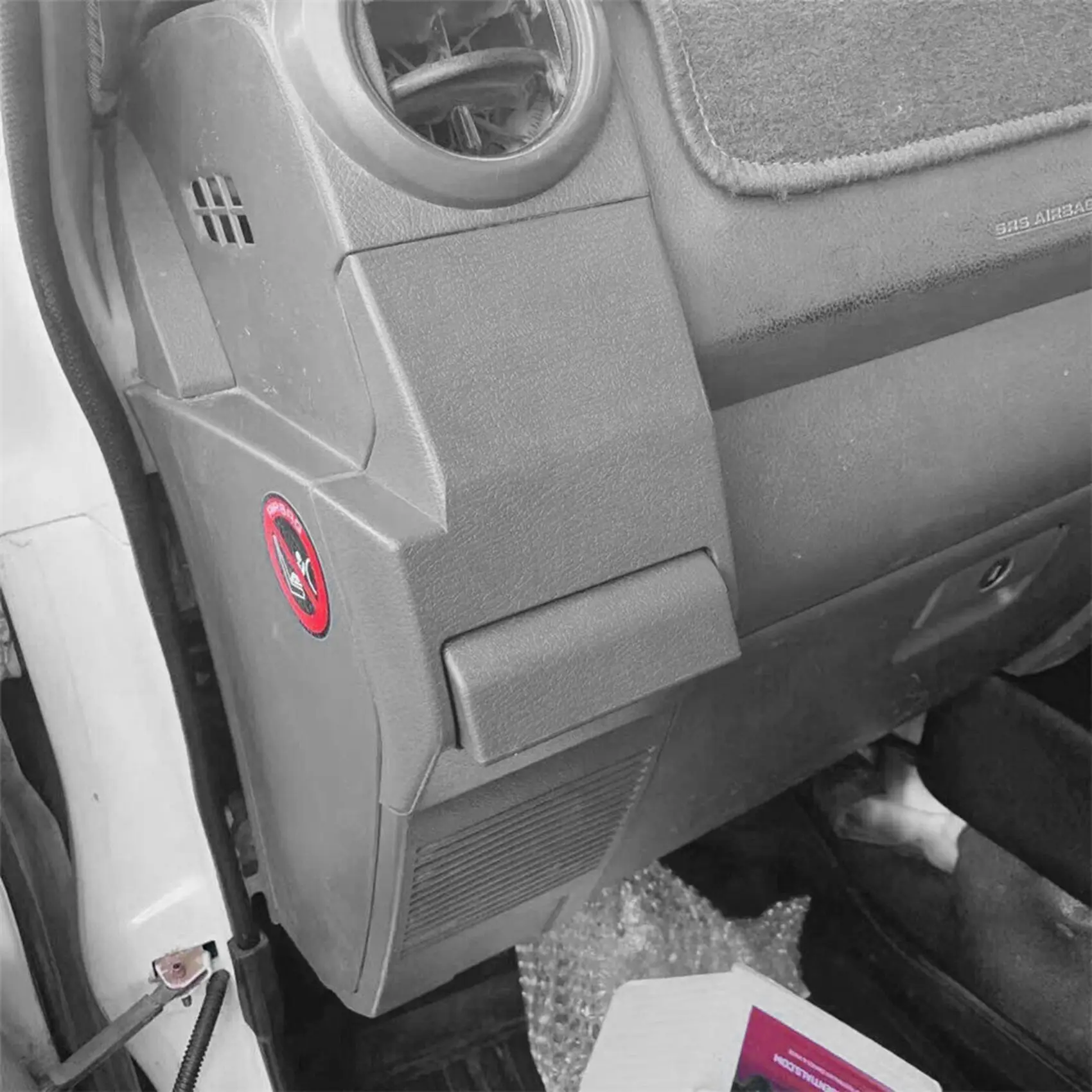 

Car RHD Passenger Side Drink Coffee Cup Holder For Toyota Land Cruiser 70 Seires LC70/71/75/76/77/78/79