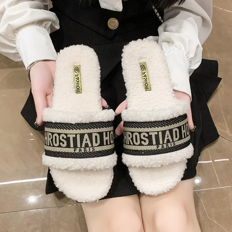 Anti Slip and Warm Slippers for Women Fashion Korean Version Plush Slippers with Flat Bottoms for Home and Outdoor Wear