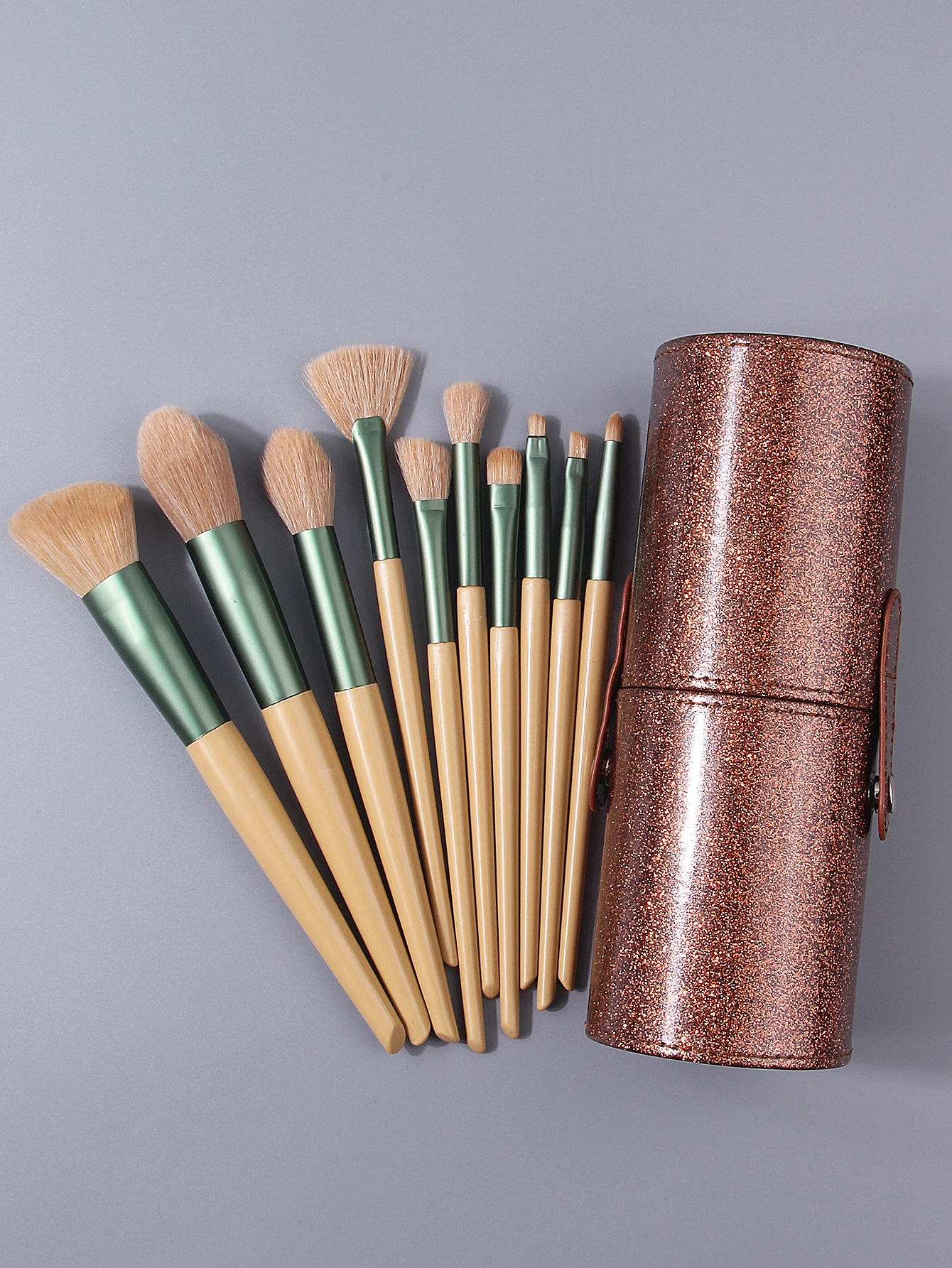 مجموعة فرش مكياج مكونة من 10 قطع مع دلو تخزين لامع - أدوات تجميل لظلال العيون وأحمر الخدود ذات شعيرات ناعمة #3