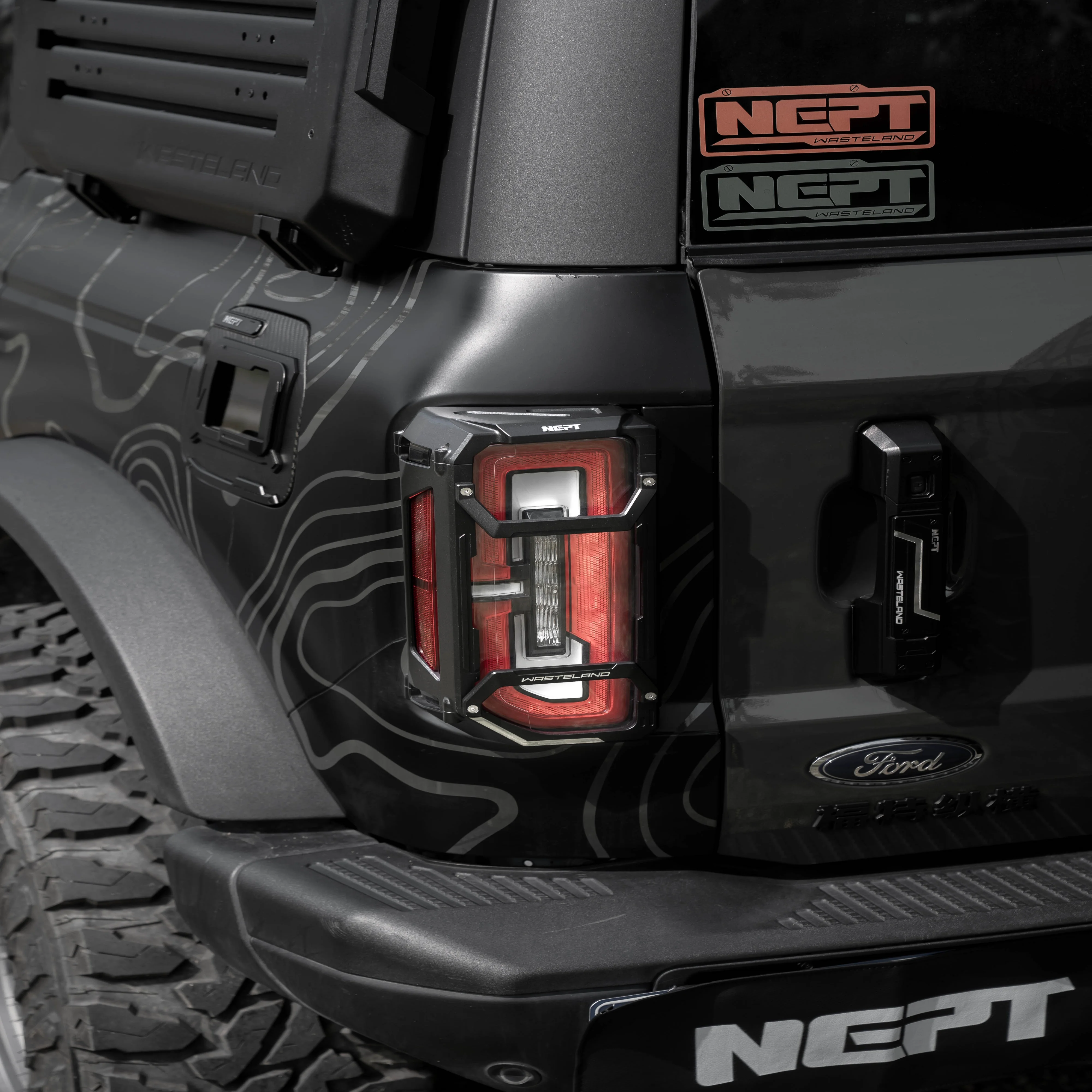 

Wholesale Price One Piece Rear Tail Light Cover Car Parts for Ford Bronco