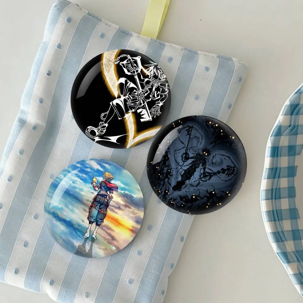 

K-Kingdoms Hearts-S G-Game Badge fragmentation laser Game Figure Soft Button Pins Handmade Cartoon Round Brooch Bag