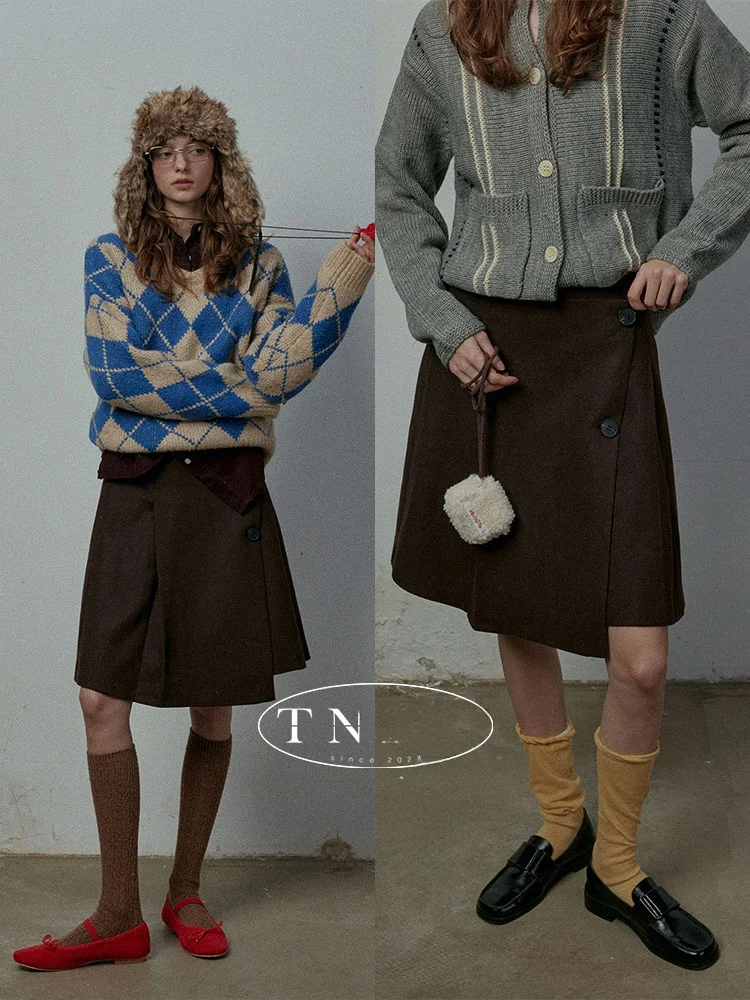 

Женская шерстяная юбка TNIT Весна 2025 с высокой талией, А-силуэт, в клетку, асимметричная, с разрезом, укороченная, стройнящая