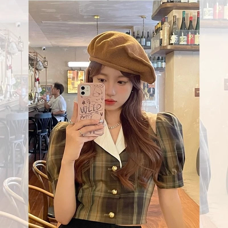 

Короткая клетчатая рубашка в стиле ретро с пышными рукавами, женская летняя элегантная блузка с контрастными лацканами и пуговицами, милые тонкие универсальные женские топы