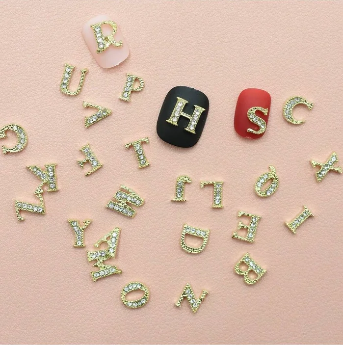 26 pz/pacco dalla A alla Z a forma di alfabeto argento strass decorazione per unghie giapponese coreano adatto saloni per unghie per donne e ragazze