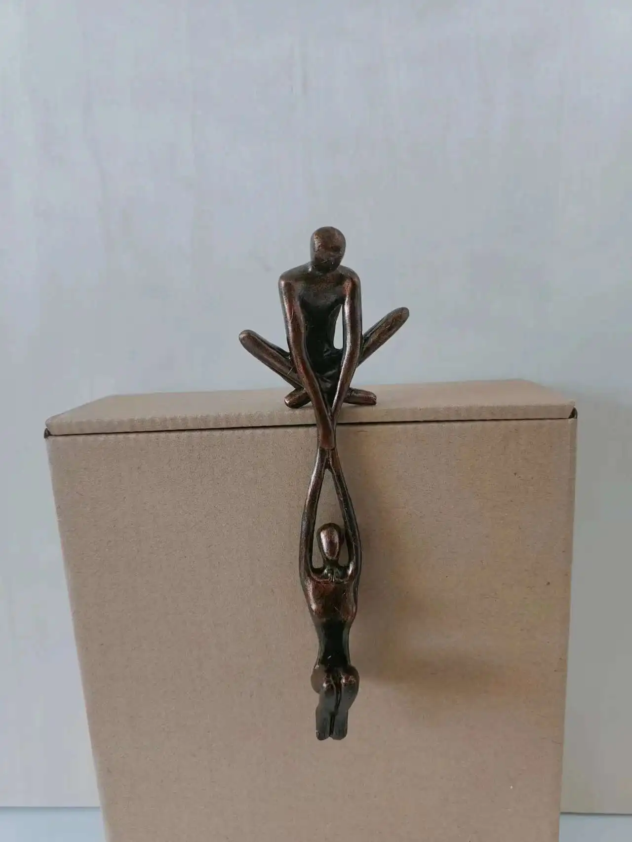 

Dancing Handle Bronze Sculpture Pendant Man Lifting Woman Hanging Home Resin Decoration