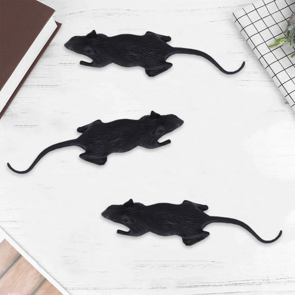 

24Pcs Lifelike Rat Prank Props Vivid Color Scary Halloween Tricky Props Haunted House Decor Spooky Party Frightening Gag
