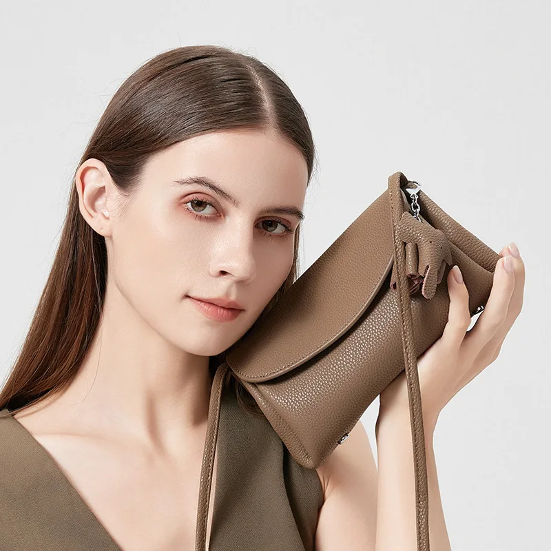 

2025 New Fashion Cowhide Tote Bag for Women Designer Luxury Crossbody Bag Small Versatile Shoulder Bag Commute Phone Wallet