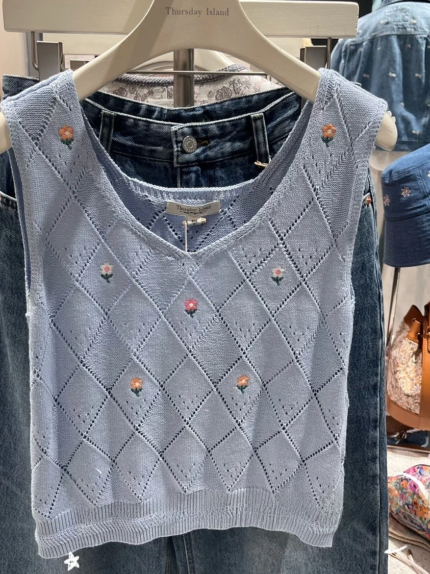 

Женский модный укороченный жилет ROSE без рукавов с V-образным вырезом, ажурным дизайном и цветочным узором для узкого круга аудитории