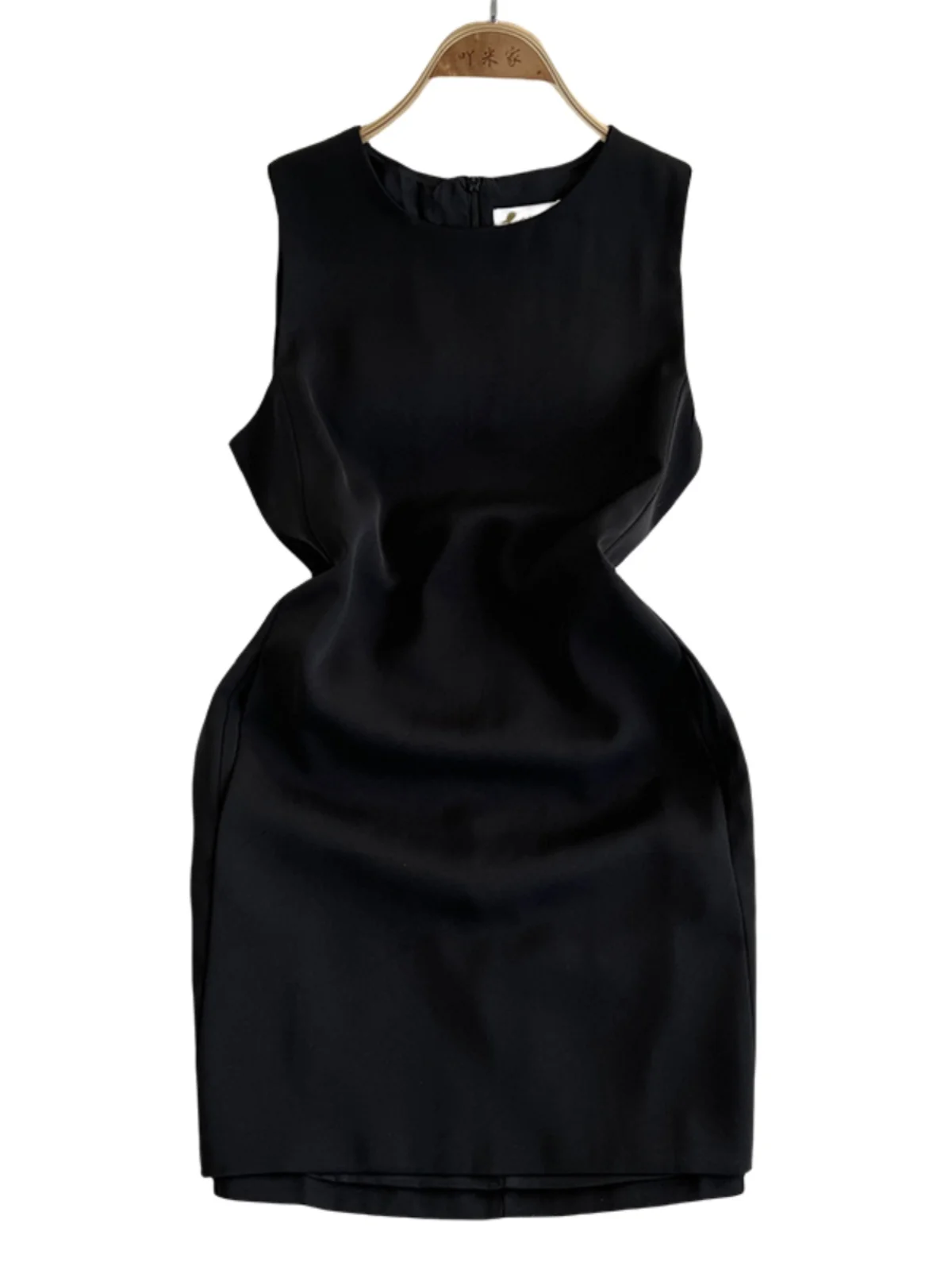 エレガントなショートAラインスカート レディース ノースリーブ ラウンドネック ウエストシェイプ 細見え 夏の新作 韓国風 ハイウエスト