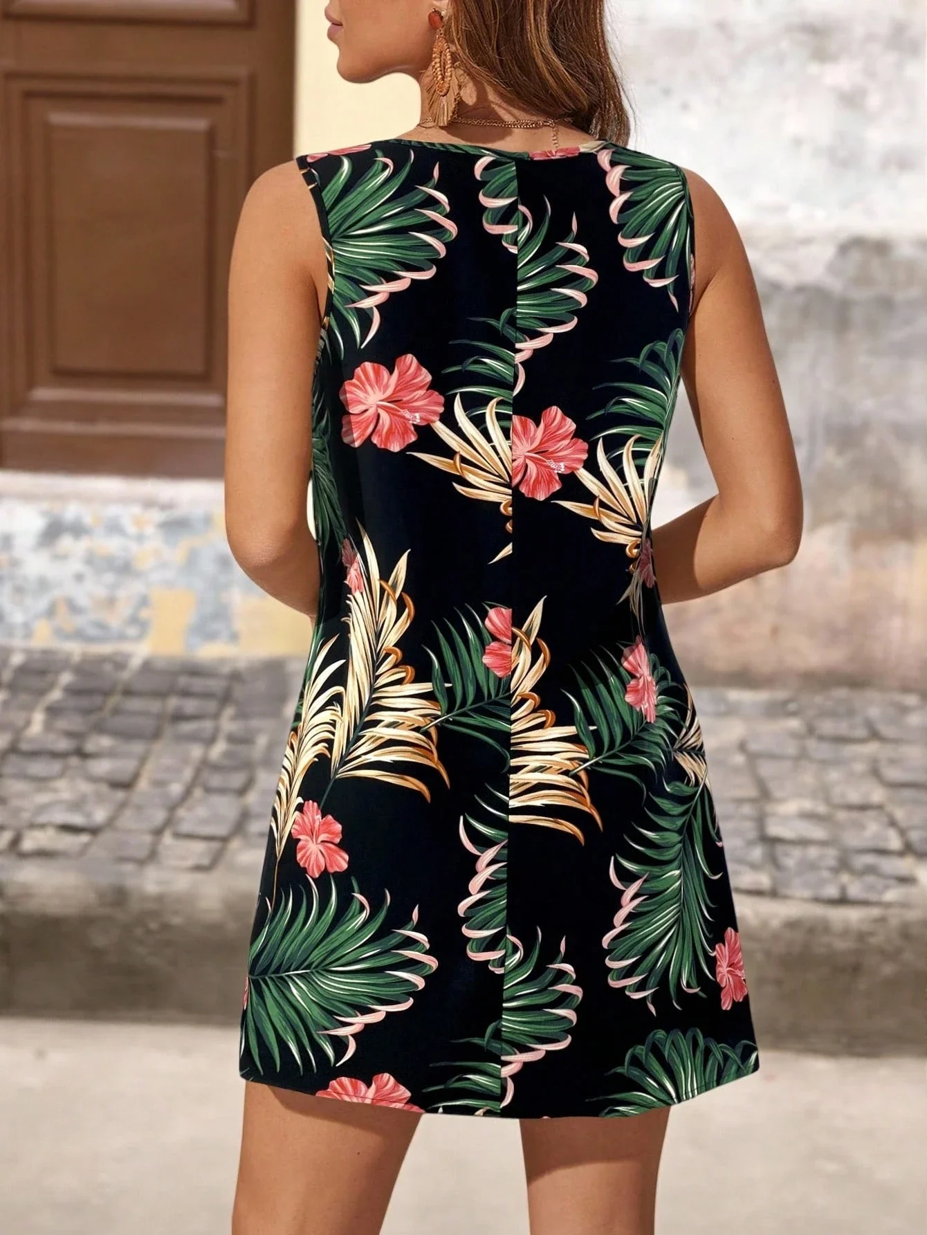 

Мини-платье-пуловер без рукавов с круглым вырезом и тропическим принтом для женщин