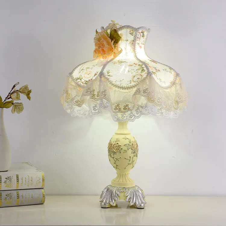 Cute lace desk lamp bedroom bedside lamp princess creative Korean wedding room lamp