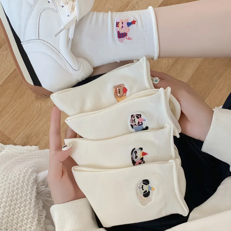 Damen-Socken aus Baumwolle mit mittlerer Wade, weiß bestickt, mit Tiermotiv (Katze/Hund/Panda/Bär), niedlicher koreanischer Stil, atmungsaktive All-Season-Crew-Socken