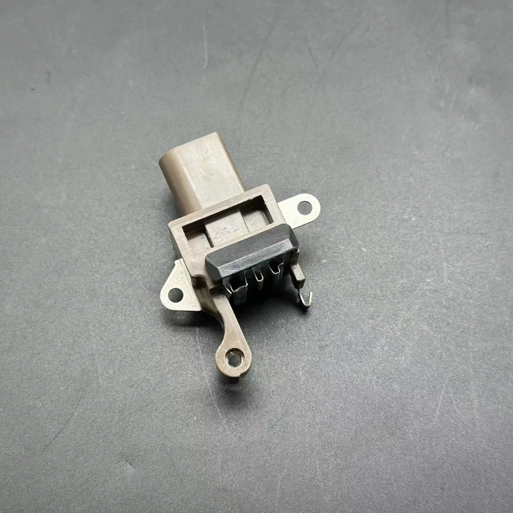 1pcs for  Toyota  CAMRY Prado CROWN HIGHLANDER COROLLA VIOS Generator Regulator