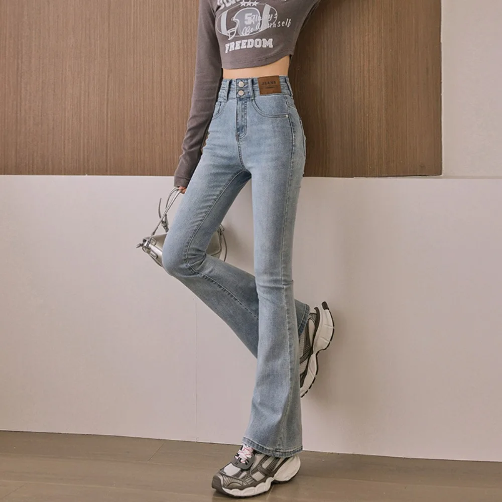 กางเกงยีนส์ทรงบลูมสำหรับผู้หญิง เอวกลาง ทรงบอยเฟรนด์ ผ้ายืด กระดุมผ่าหน้า ทรงบูทคัท ดีไซน์ทันสมัยปี 2025