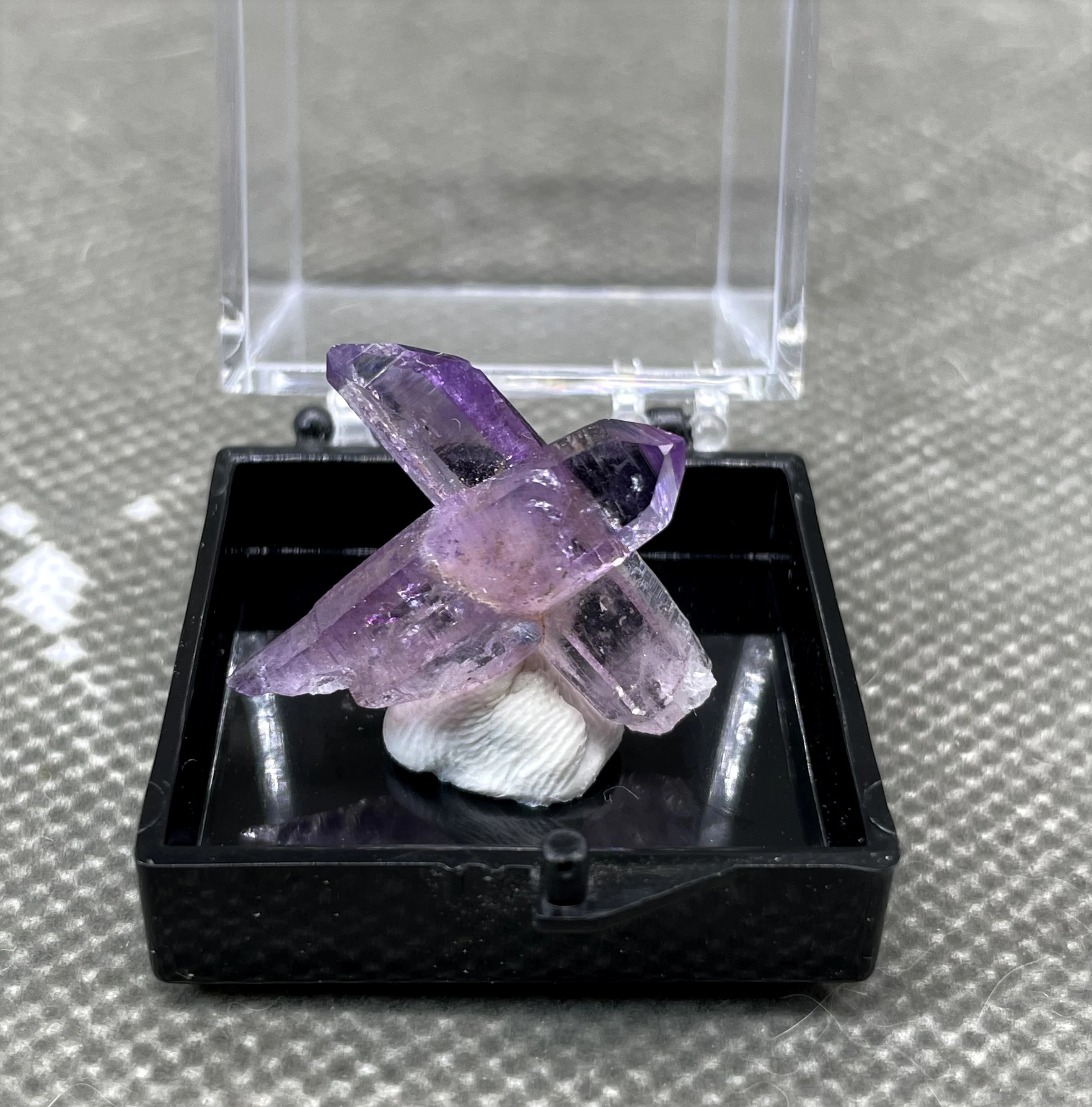 

NEW! 100% Natural Rare Mexico Cruz amethyst mineral Single crystal stone and crystal + box size 3.4 cm