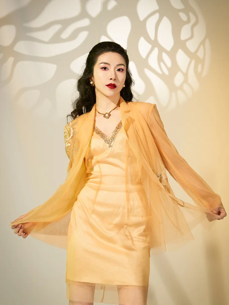 

Heavy Embroidery Peony Multi-Layered Silk Suit Jaet V-Ne adient Level Svel Vest Skirt Ensemble Faionable Women'...