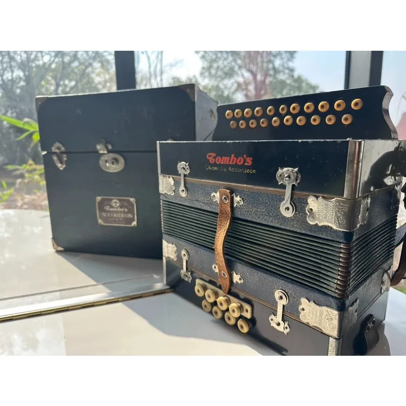 

Japanese antique accordion, produced by Tombo Tongbao Company