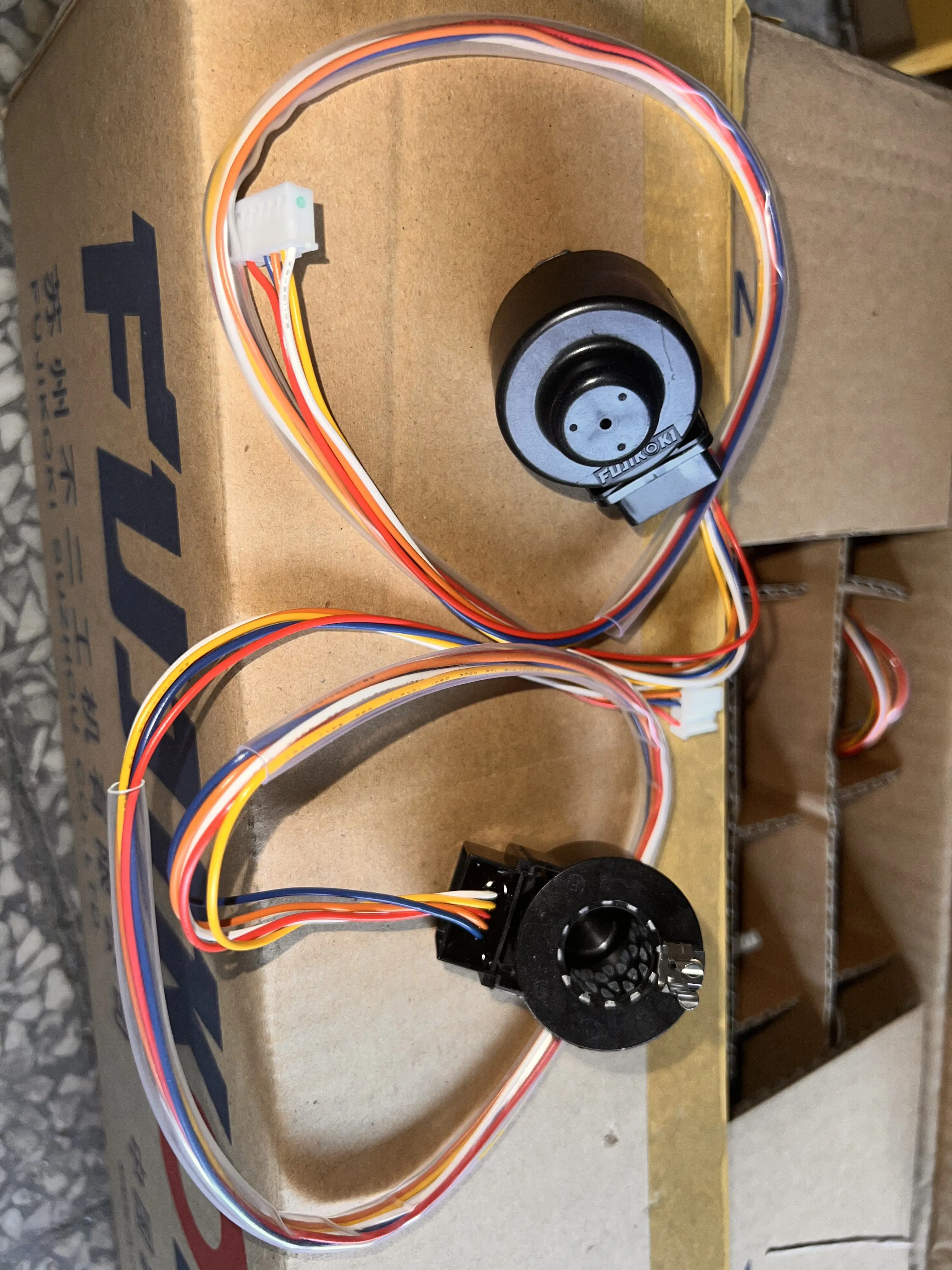 Suitable for Fuji male expansion valve coil aperture 1.7 cm, five wires can be converted to six wires, Daikin six wires, etc