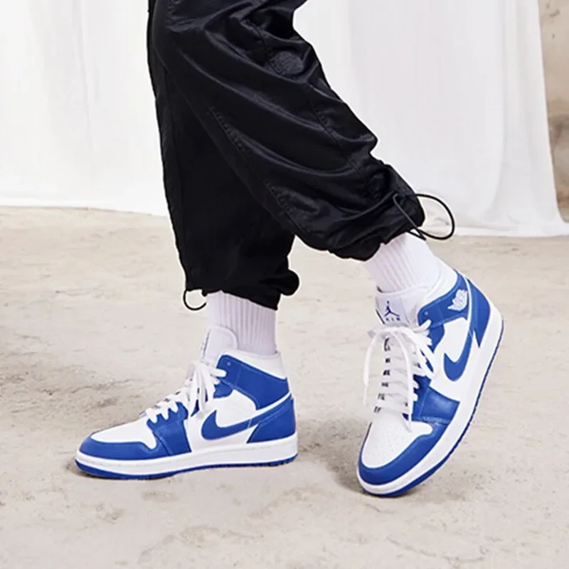 Jordan Air Jordan 1 mid Athletic Confortável Tendência Branco Azul Casual Mid Top Retro Board Shoes