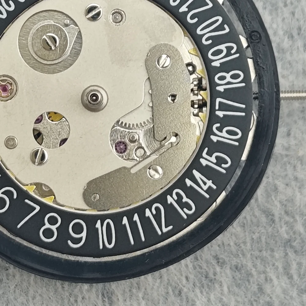 China NH35 Movement Can Replace The Japanese NH35 Movement Date At 6 O'clock Calendar High Accuracy Automatic Mechanical NH35A