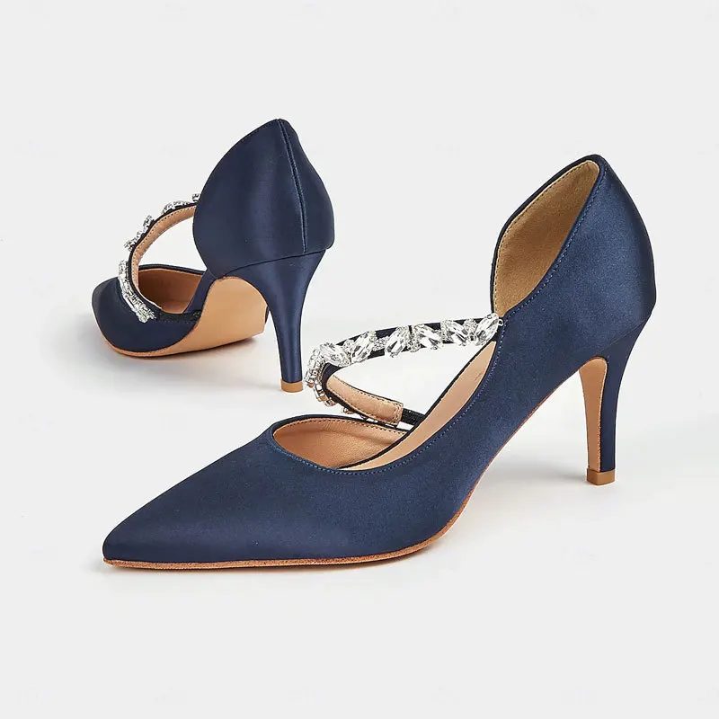 

Сексуальные женские модельные сандалии на высоком каблуке с острым носком и атласным ремешком со стразами и цепочкой