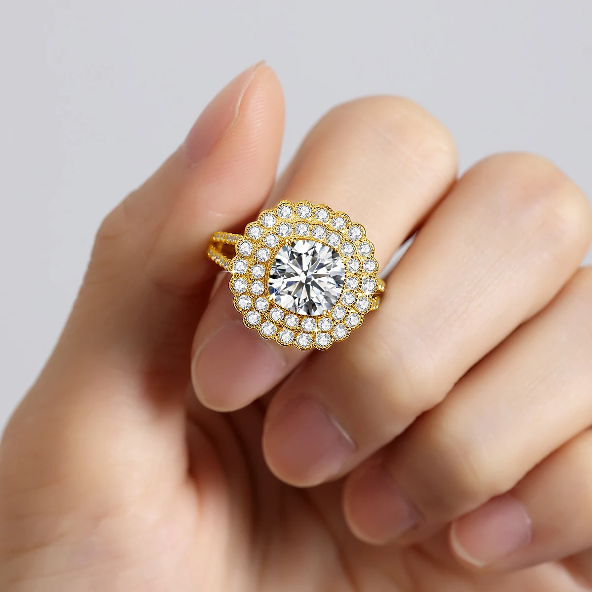 

Large Moissanite Diamond Rings For Women 925 Sterling Silver Plated Yellow Gold Wedding Ring Fine Jewelry With GRA Certificate