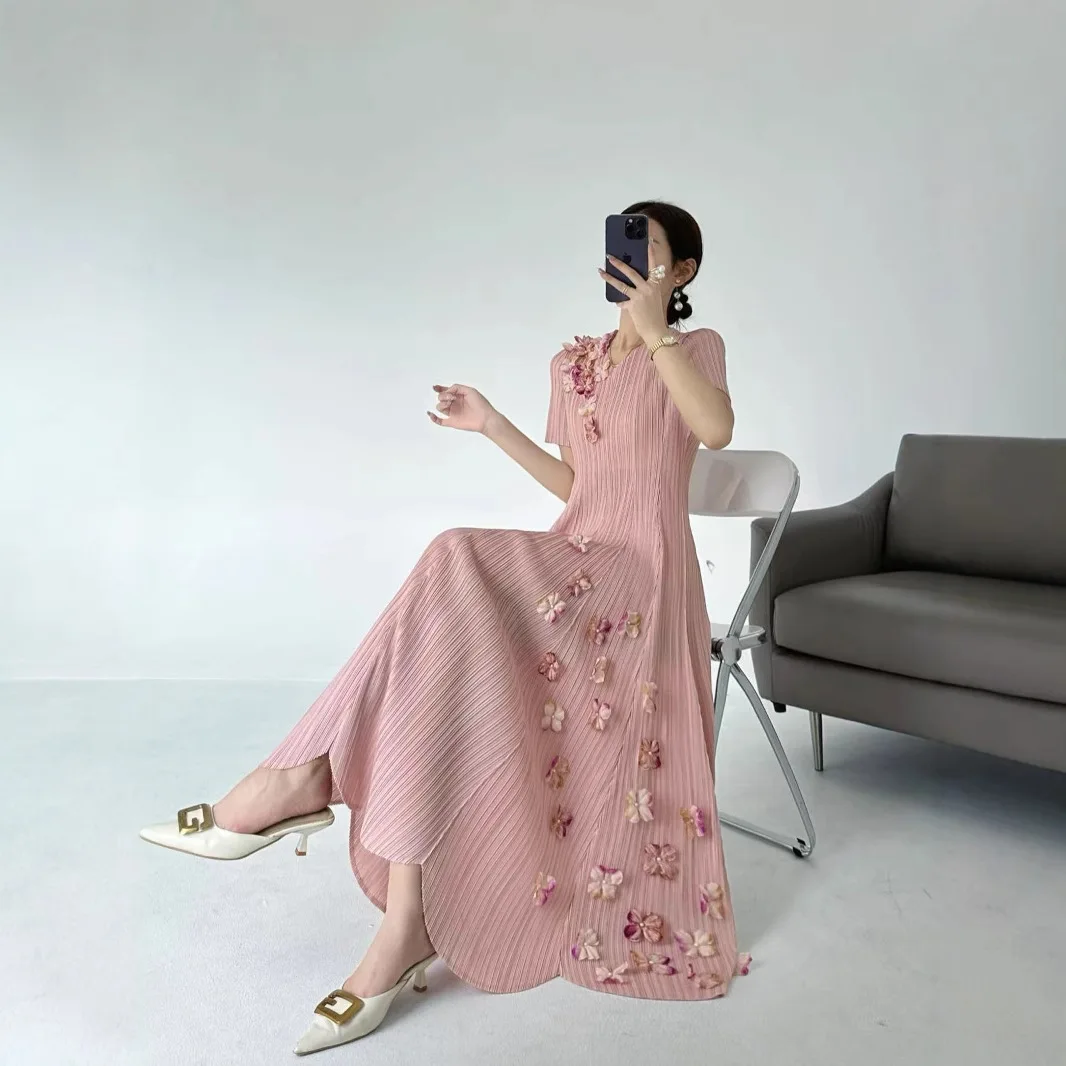 

Miyake Fold 2025 New French Elegant Gentle Temperament Versatile Loose and Thin Age-reducing Solid Color Dresses Women