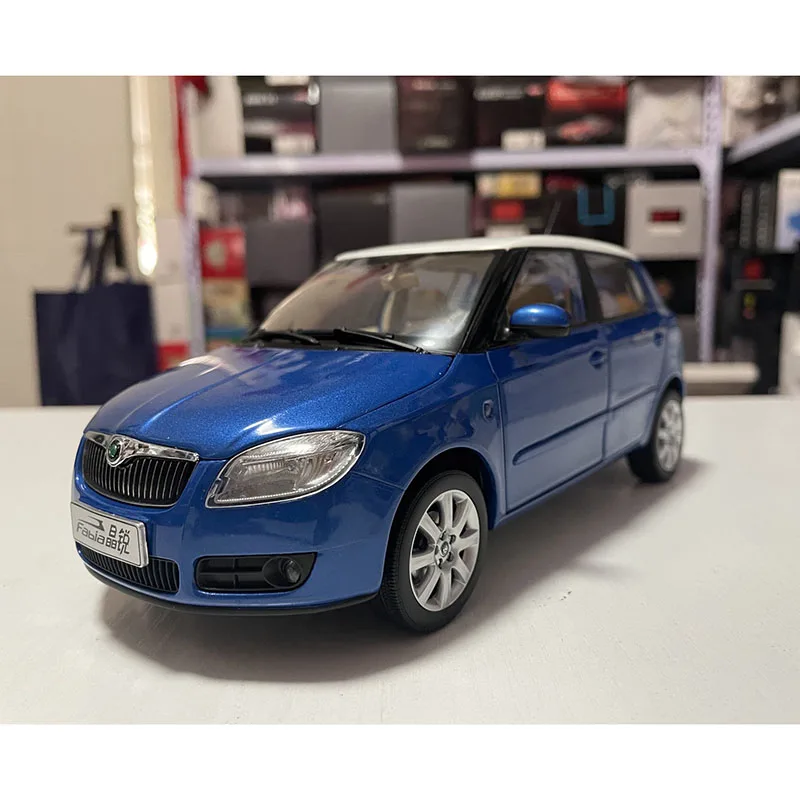 Diecast 1:18 Scale Skoda Fabia 2008 Alloy Car Model Collection Souvenir Display Ornaments Decoration Vehicle Toy