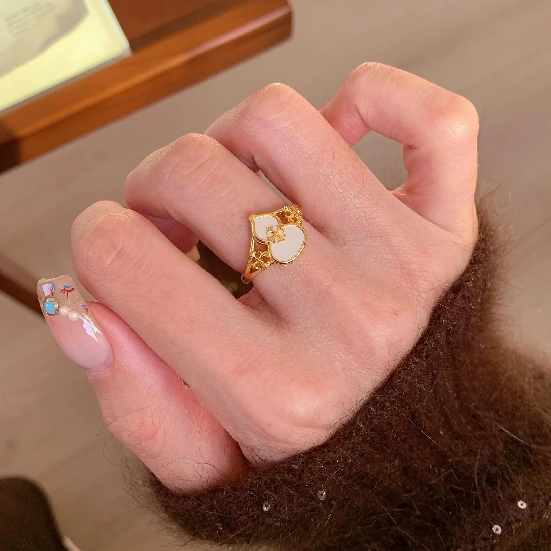 

Unique Design Iris Gourd Ring for Women Ele Faionable Jewelry Alloy Material Non-Adjustable Floral Pattern