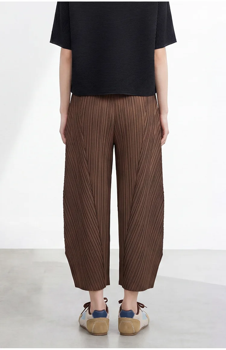 GVUW Solid Color Versatile Casual Pleated Pants Women's High Waisted Elastic Loose Straight Trousers 2026 Summer New 17S3807