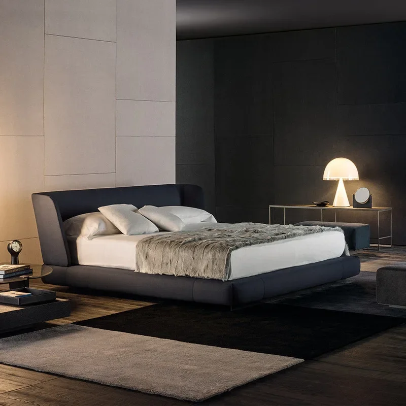 Villa modern minimalis dengan lantai datar, kamar tidur utama ganda bergaya Italia, tempat tidur kayu solid Italia.