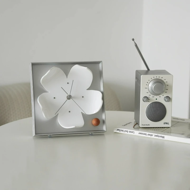 

New Clock Ornament, Metal Flower Clock, Fashionable Desktop Decoration, Cute Gift