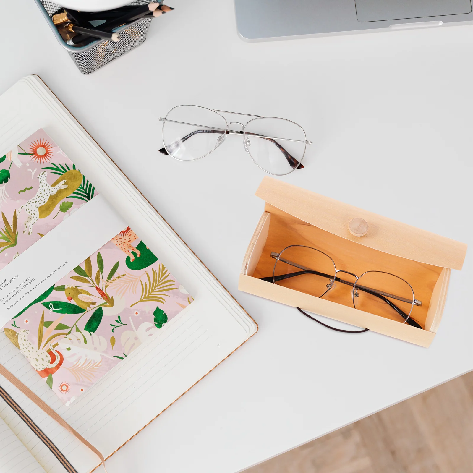 

Eyeglasses Storage Box Wooden Hard Case for Men Women Uv Protection Glasses Compact Portable Organizer Gift Present