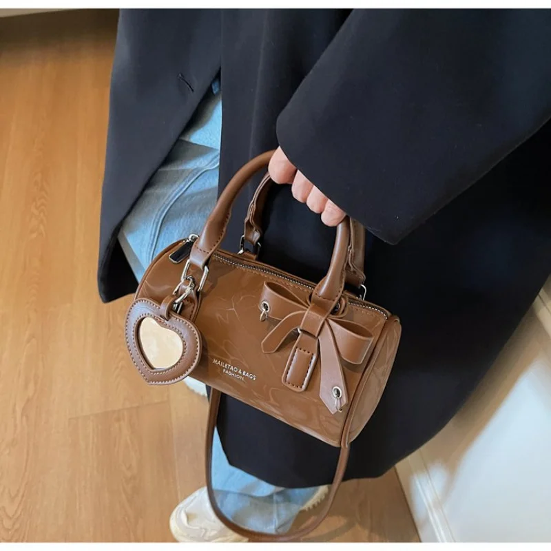 

High-End Ladies Tote Bag Made Of Premium Leather Featuring High-End Quality And Trendy Commuter Vintage Look​