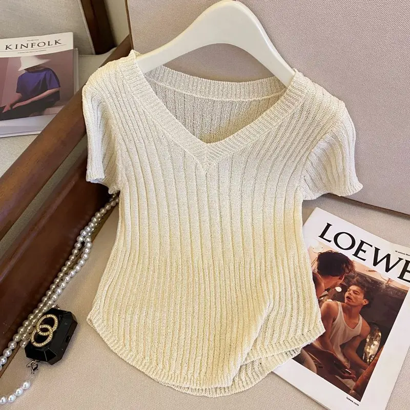 V-neck short-sleeved sweater female 2024 summer new western style slim irregular chic fashion Joker slim short knit top.